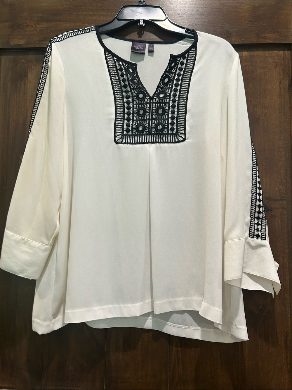 M379 Rafaella White Embroidered Split-Neck Women's Top Sz. L